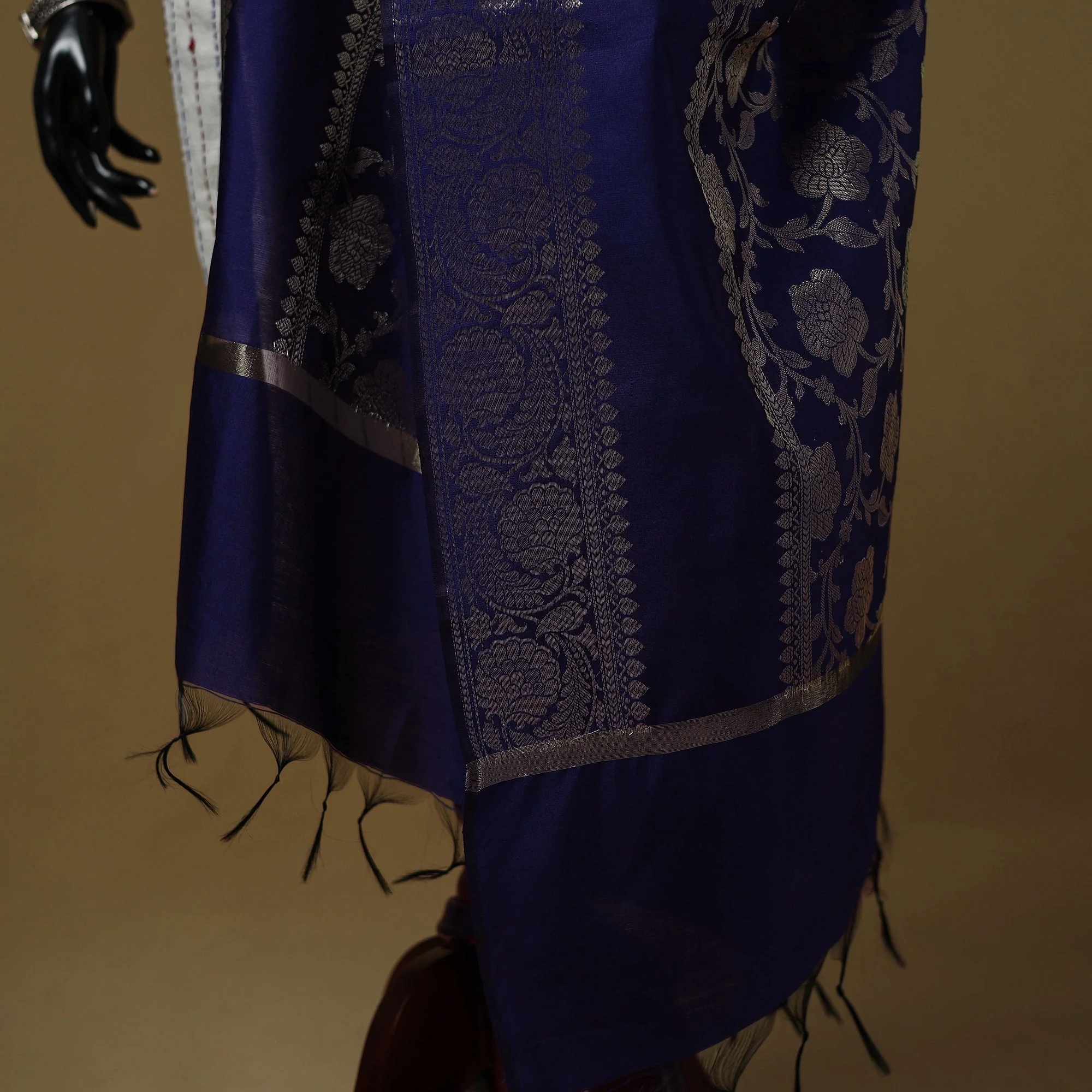 Zari Work Silk Banarasi Dupatta 03 - Image 4
