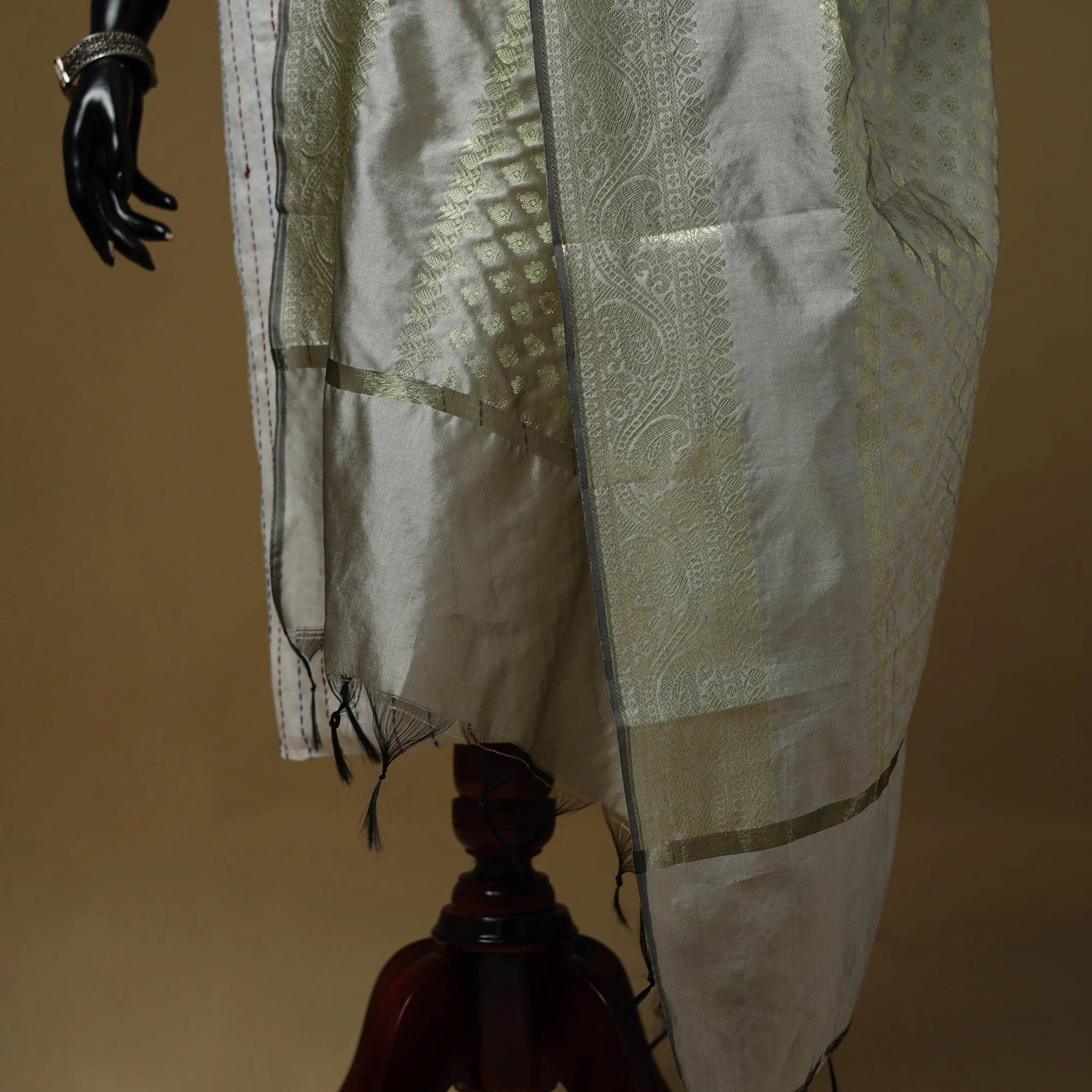 Zari Work Silk Banarasi Dupatta 21 - Image 4