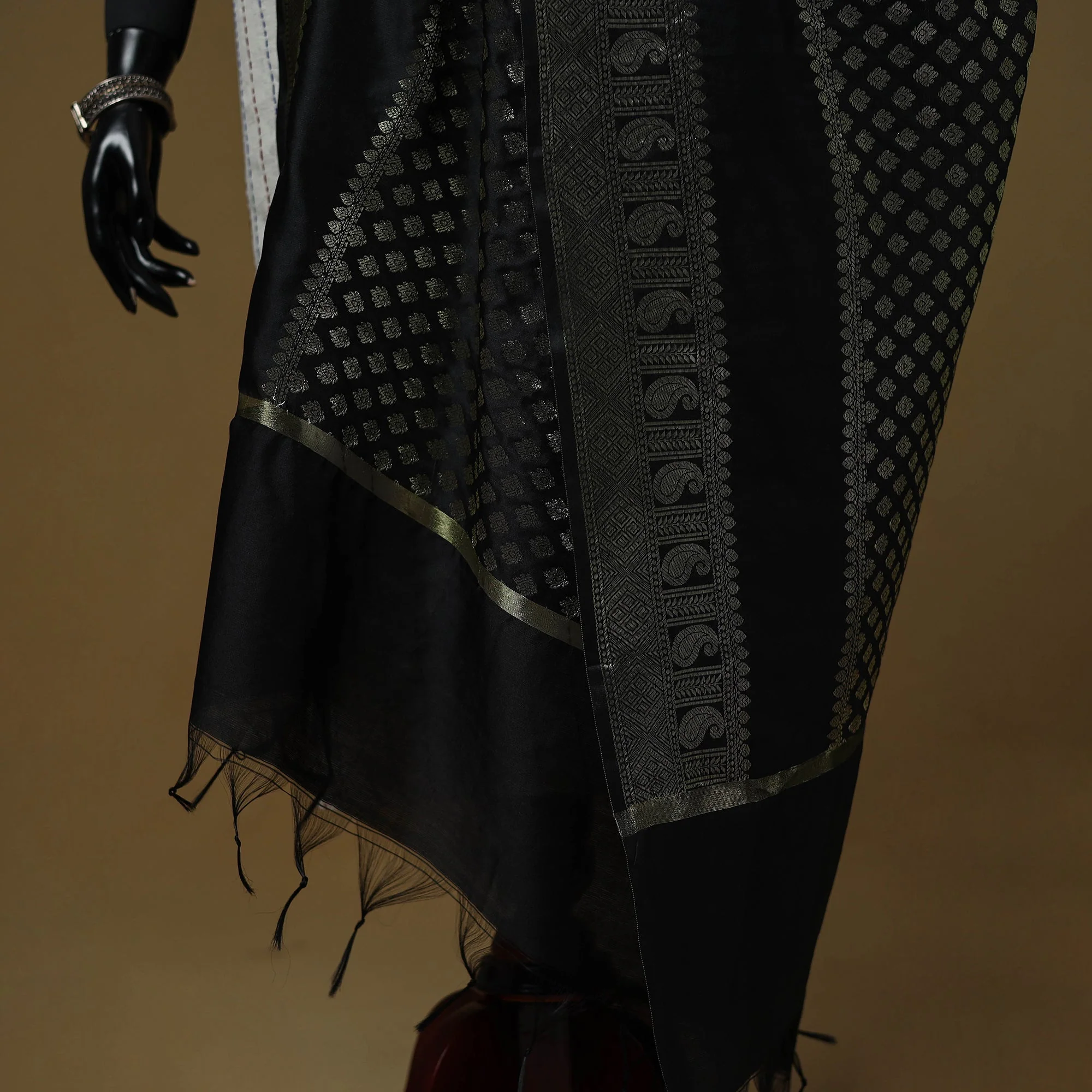 Zari Work Silk Banarasi Dupatta 30 - Image 4